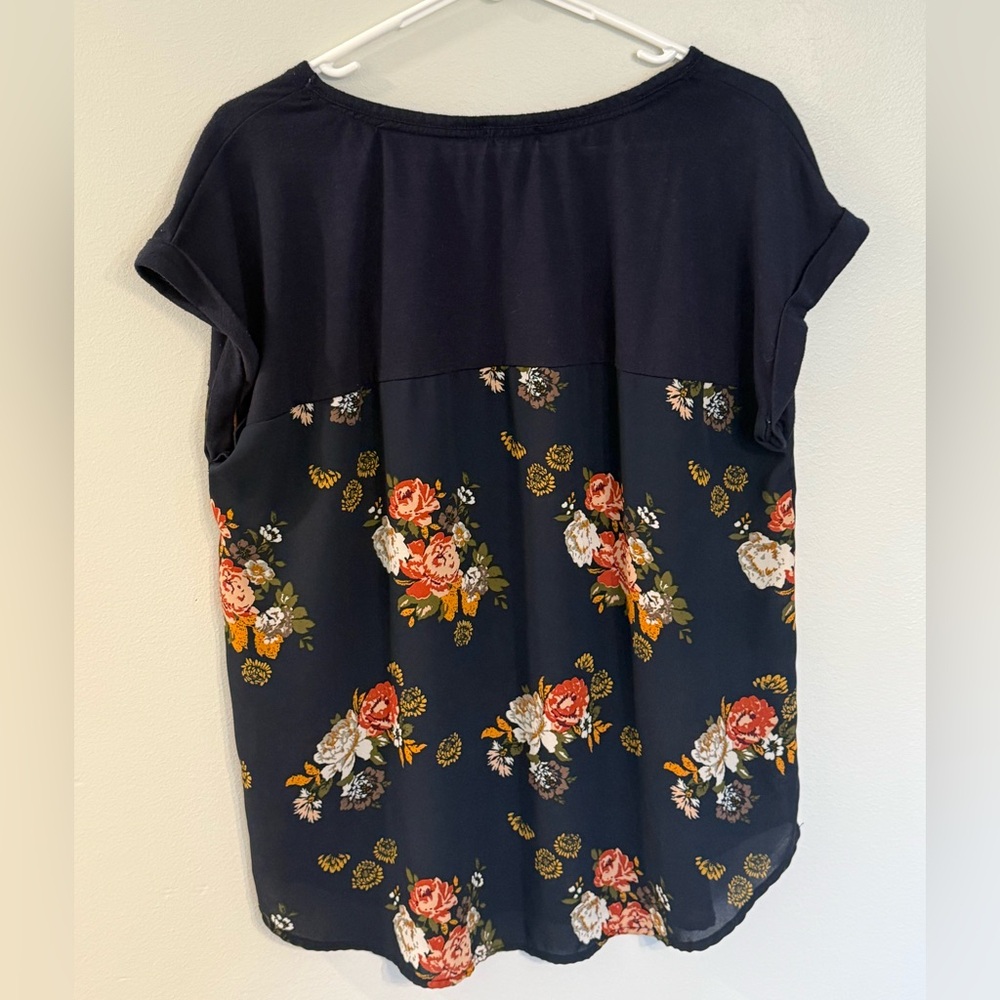 Navy Floral Women's Short Sleeve Blouse Size XL - Picture 2 of 3